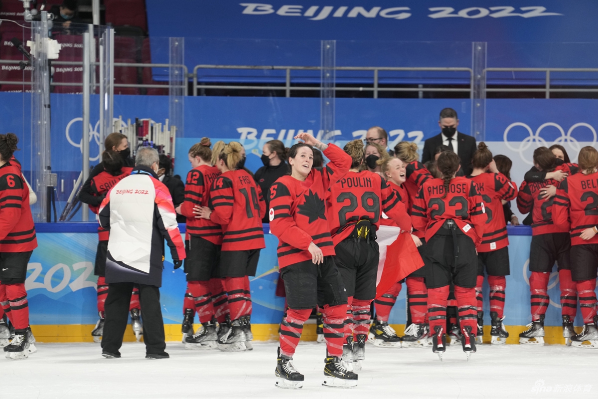 新浪直击女子冰球加拿大3-2击败美国夺冠