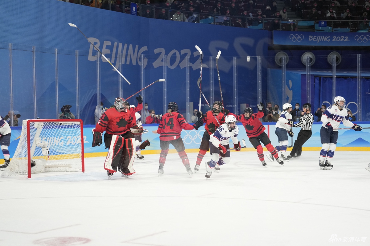新浪直击女子冰球加拿大3-2击败美国夺冠