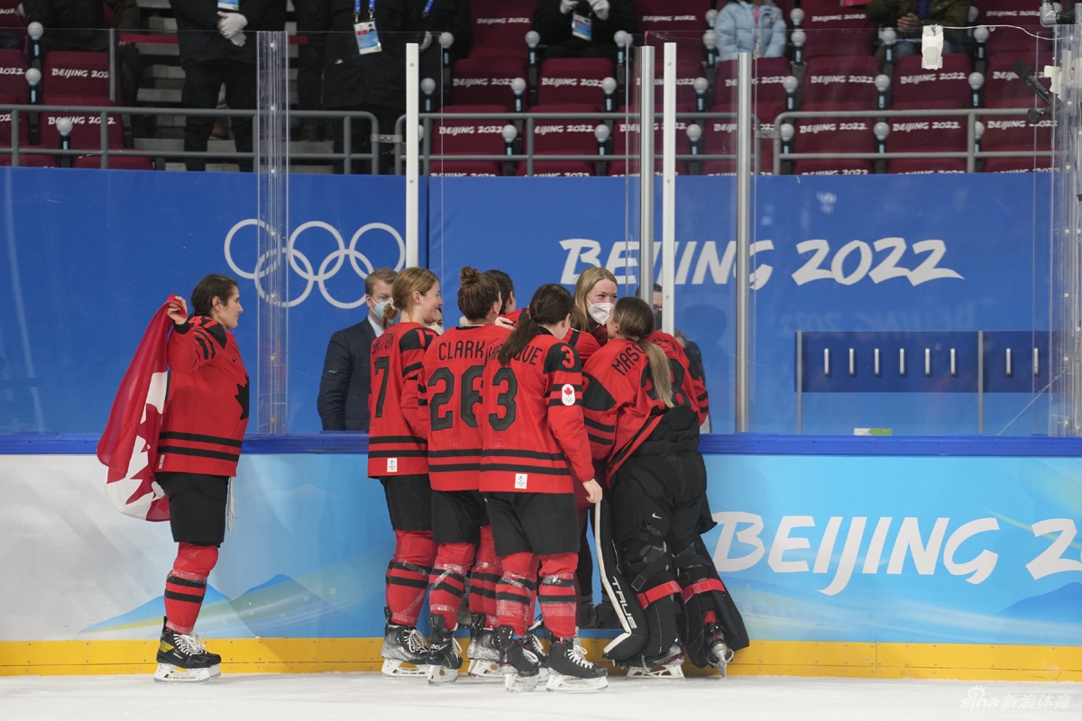 新浪直击女子冰球加拿大3-2击败美国夺冠