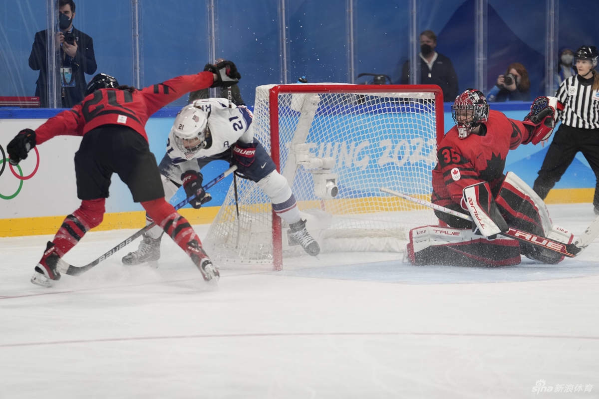 新浪直击女子冰球加拿大3-2击败美国夺冠