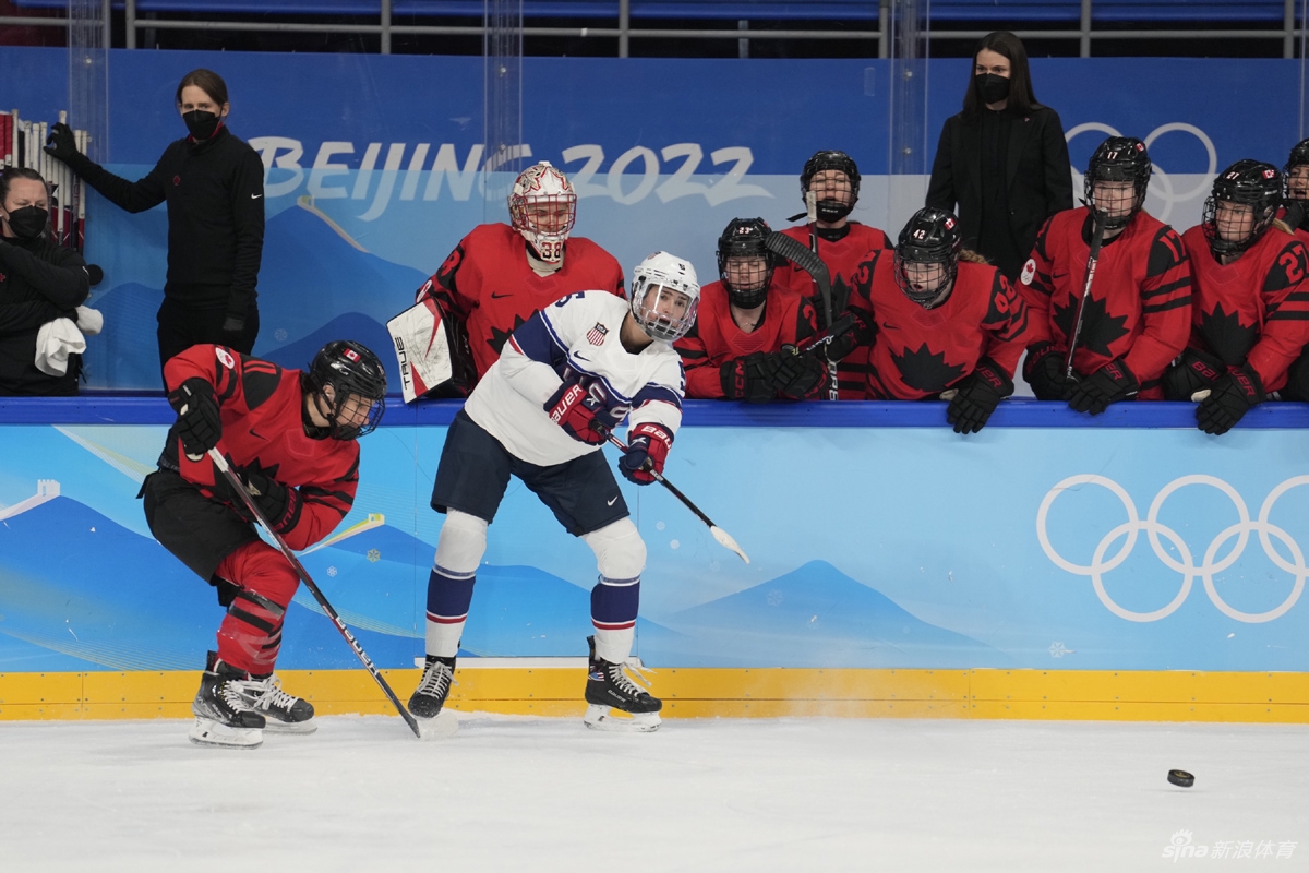 新浪直击女子冰球加拿大3-2击败美国夺冠