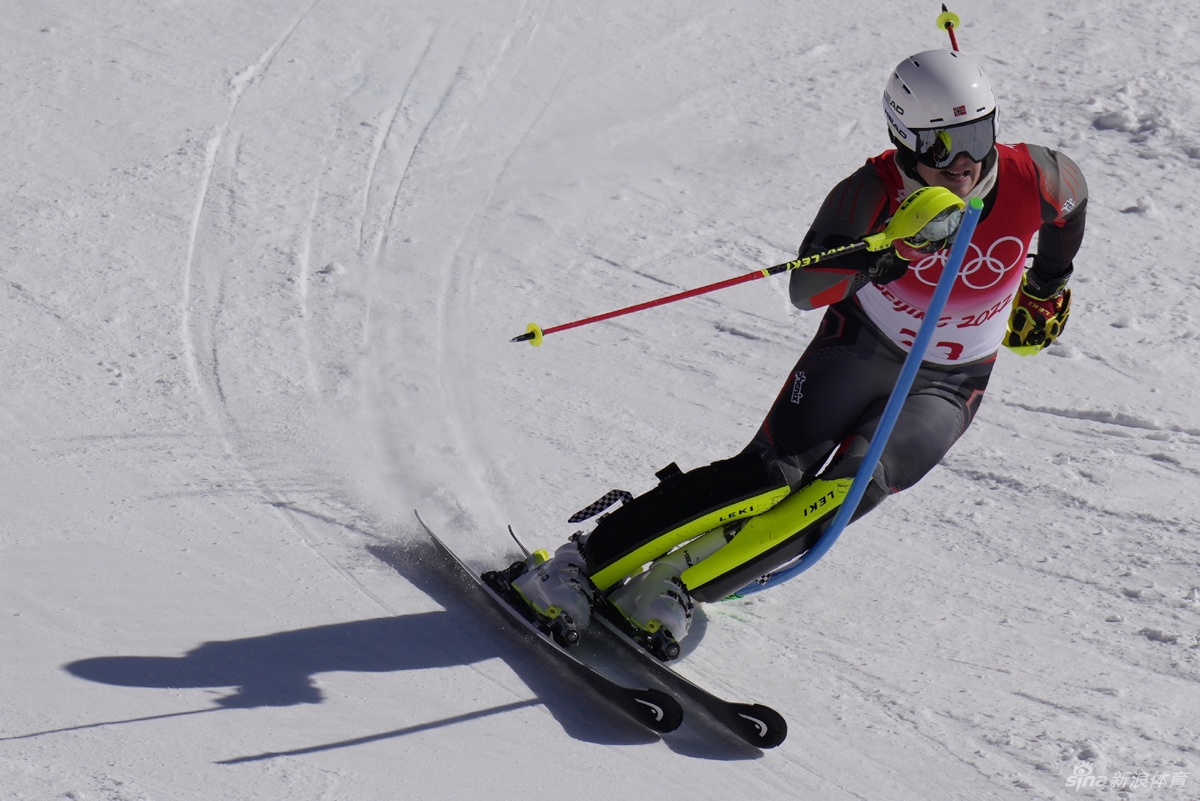 新浪直击高山滑雪男子回转比赛