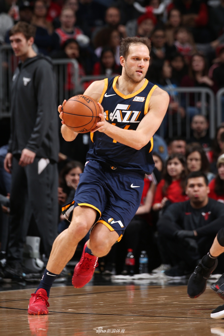 博格达诺维奇持球