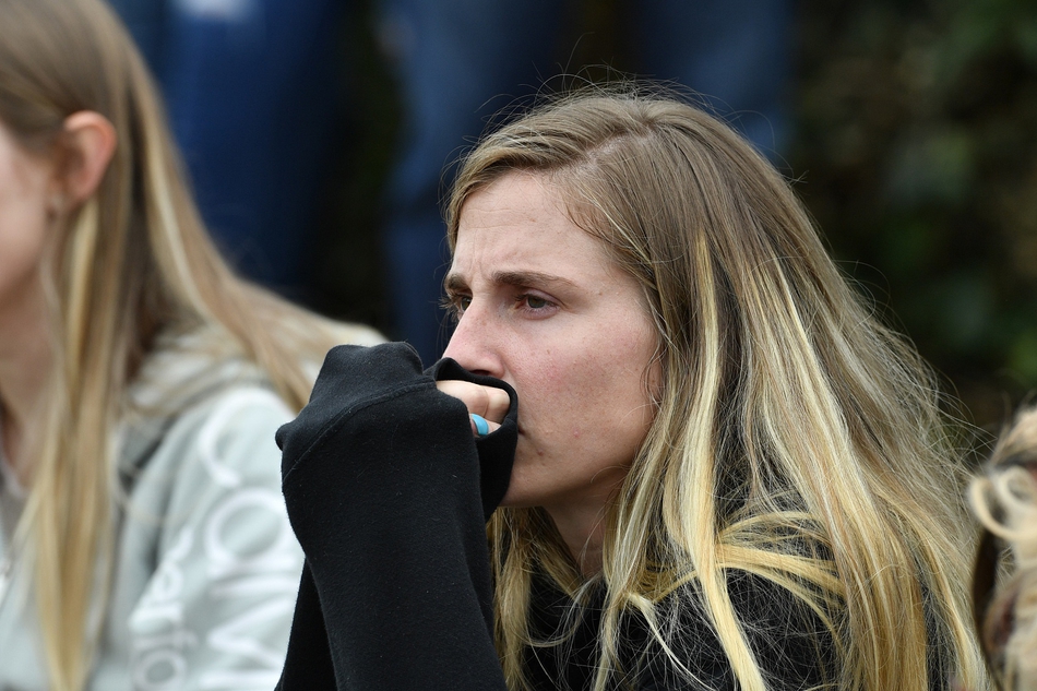 悲痛！球迷自发悼念科比