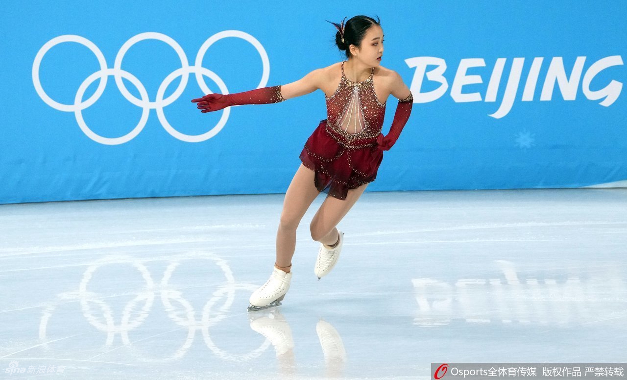 花滑团体赛自由滑朱易多次失误落泪离场