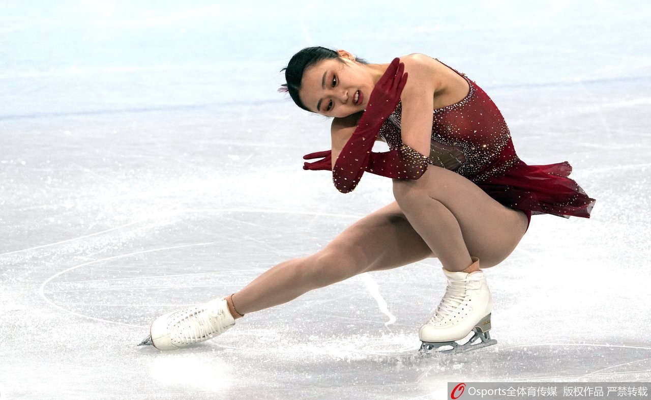花滑团体赛自由滑朱易多次失误落泪离场