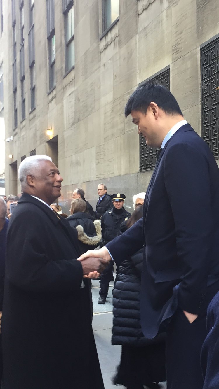 姚明魔术师等名宿出席斯特恩追思会