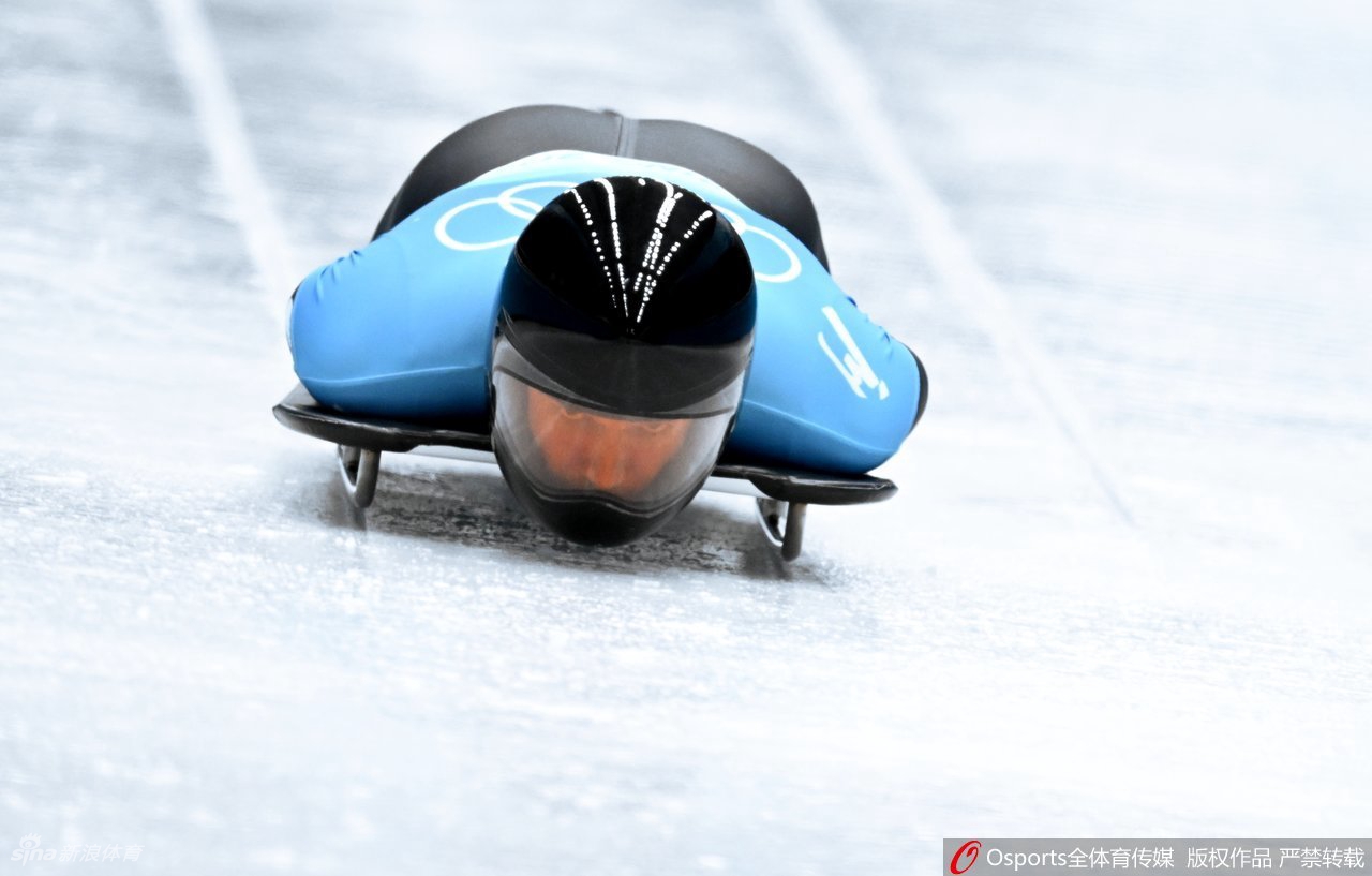 男子钢架雪车闫文港获得铜牌 殷正第五