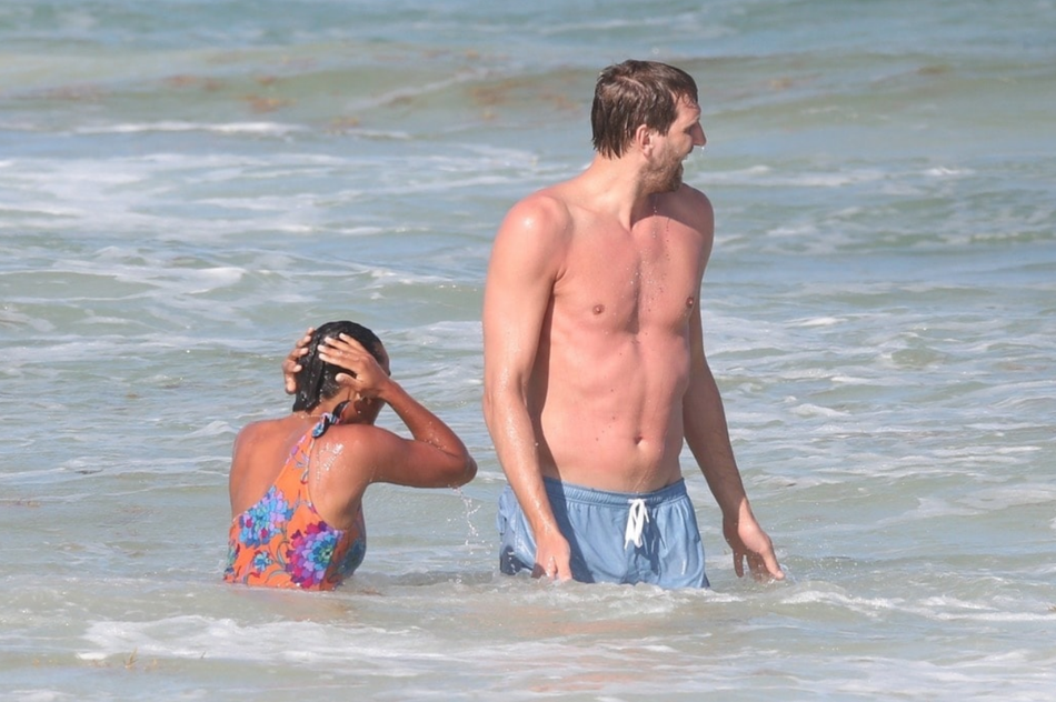 诺天王墨西哥海滩度假秀人鱼线