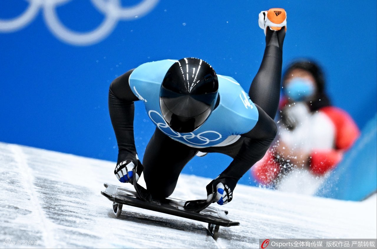 男子钢架雪车闫文港获得铜牌 殷正第五