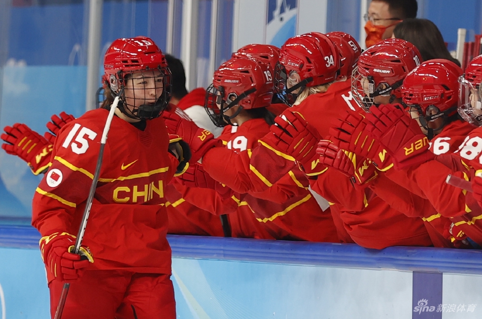 新浪直击中国女冰点球大战2-1逆转日本