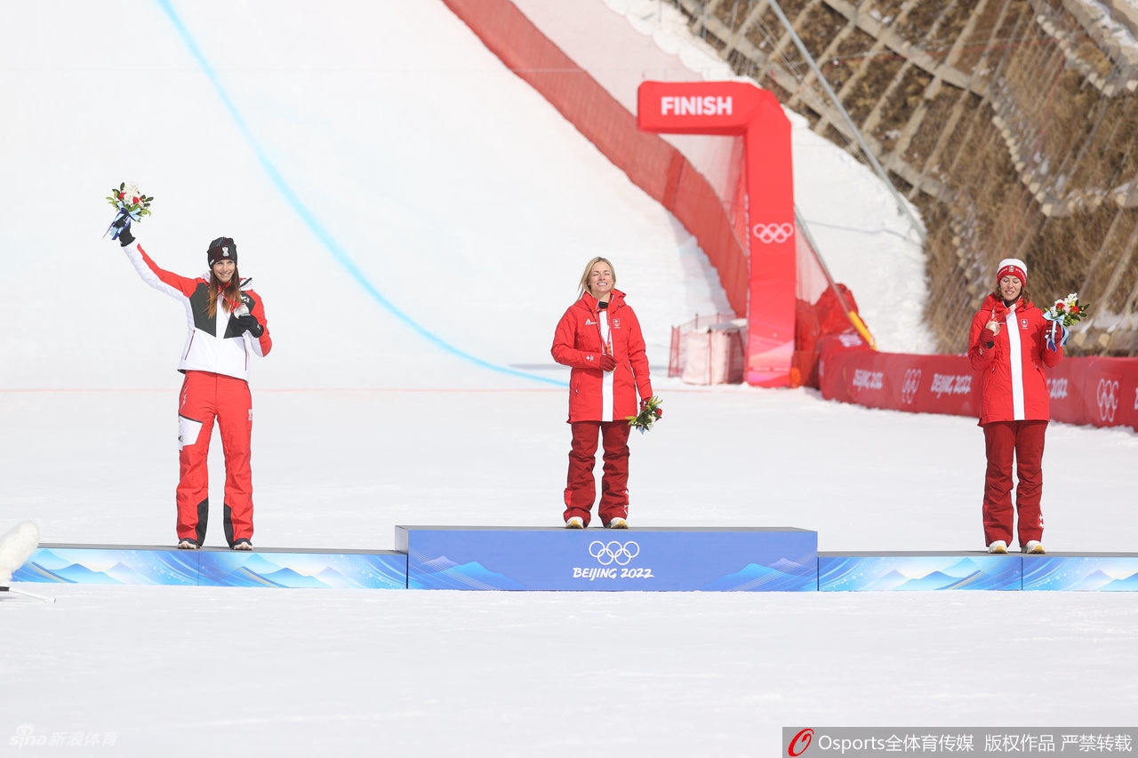 高山滑雪女子超级大回转贝赫拉米夺金