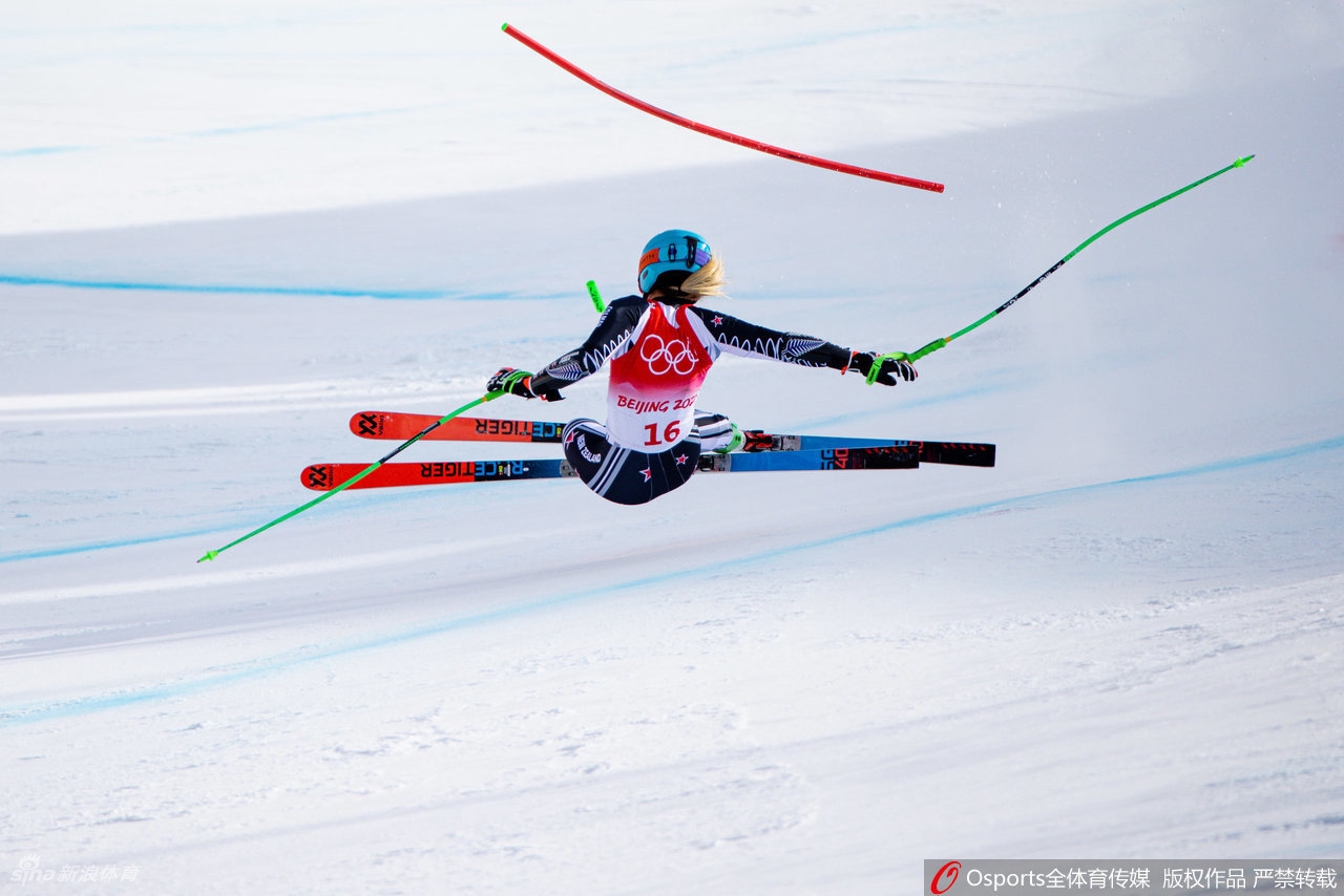 高山滑雪女子超级大回转贝赫拉米夺金