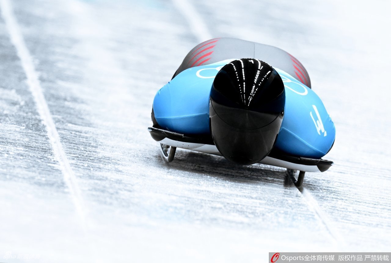 男子钢架雪车闫文港获得铜牌 殷正第五