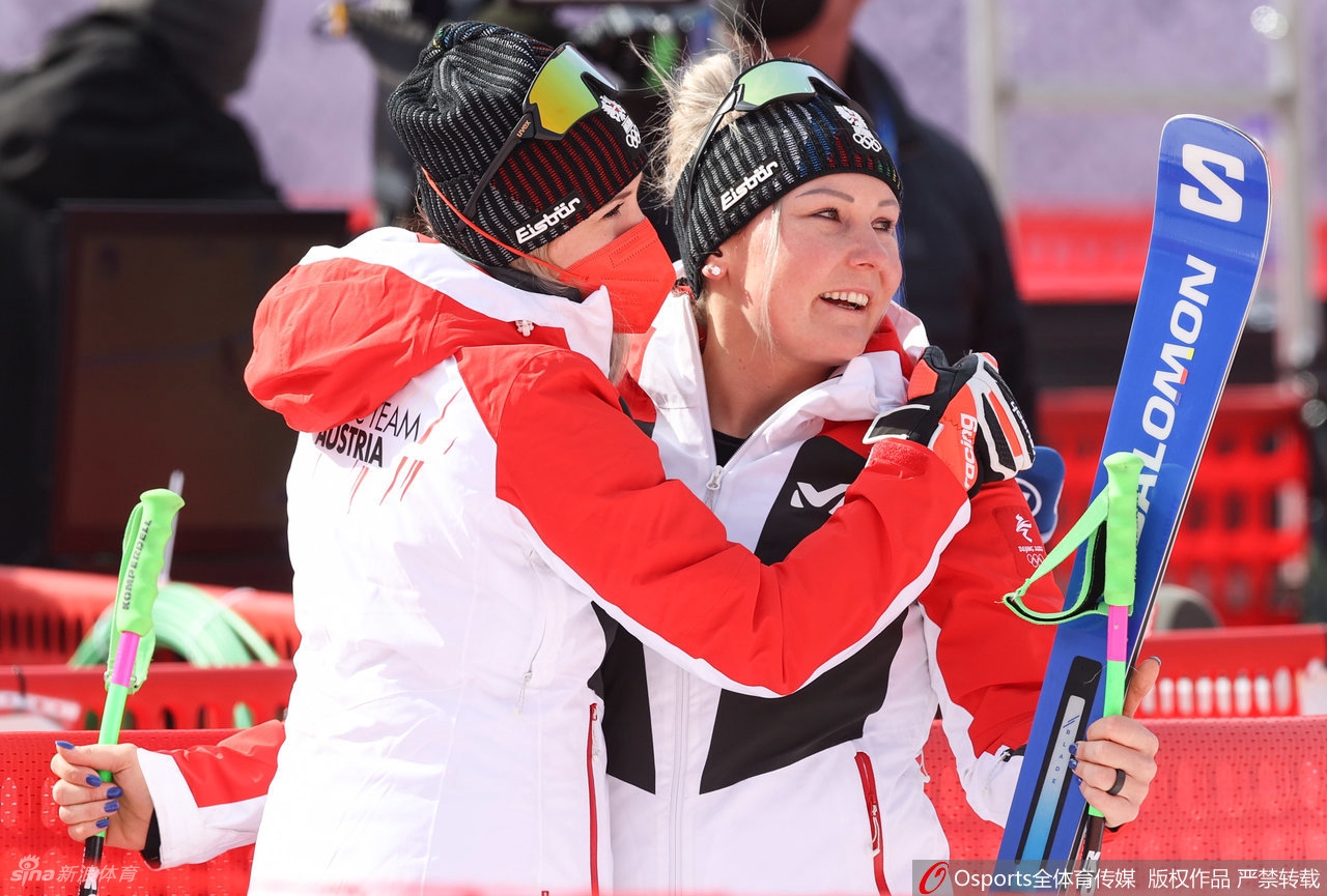 高山滑雪女子超级大回转贝赫拉米夺金