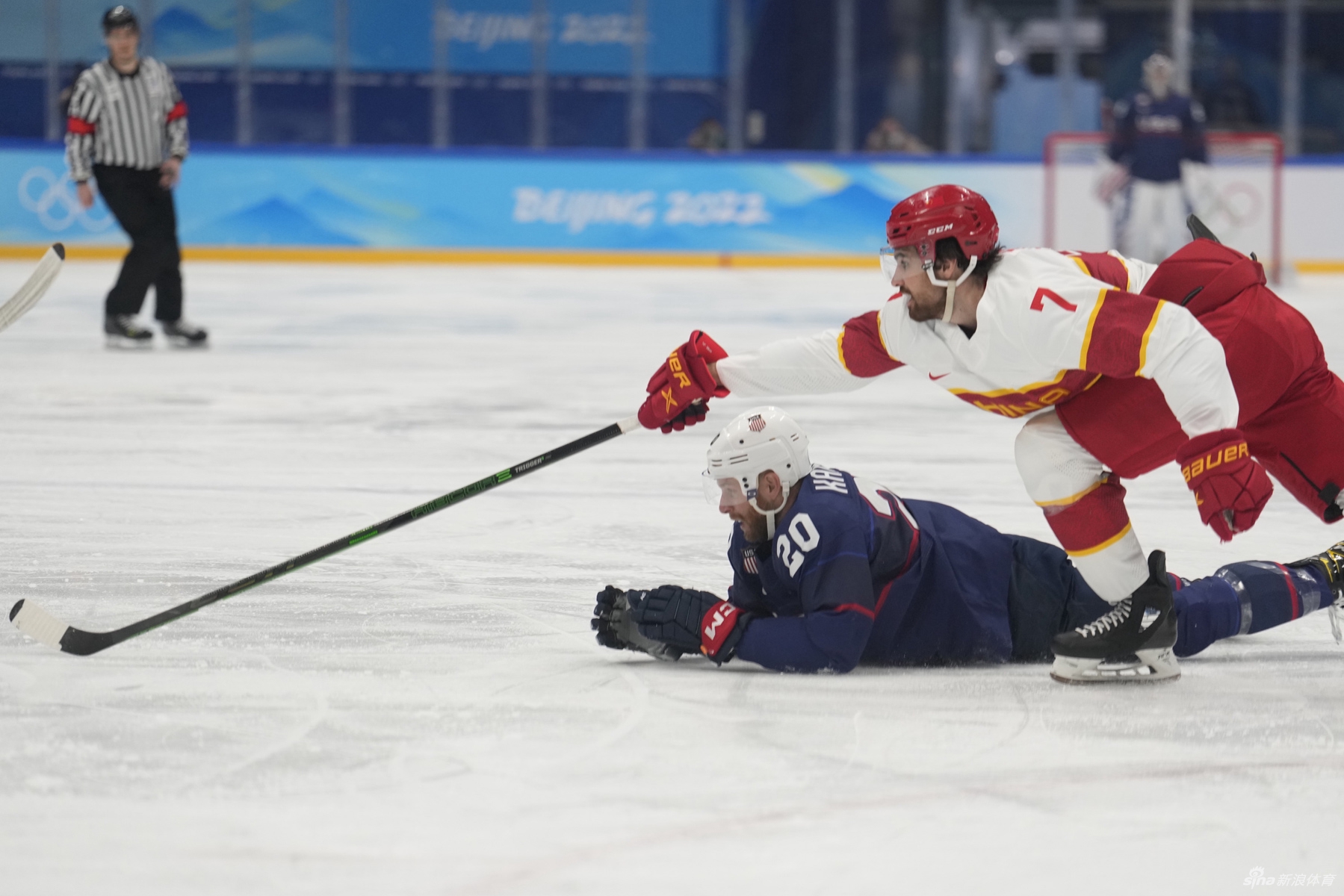 新浪直击男子冰球中国vs美国