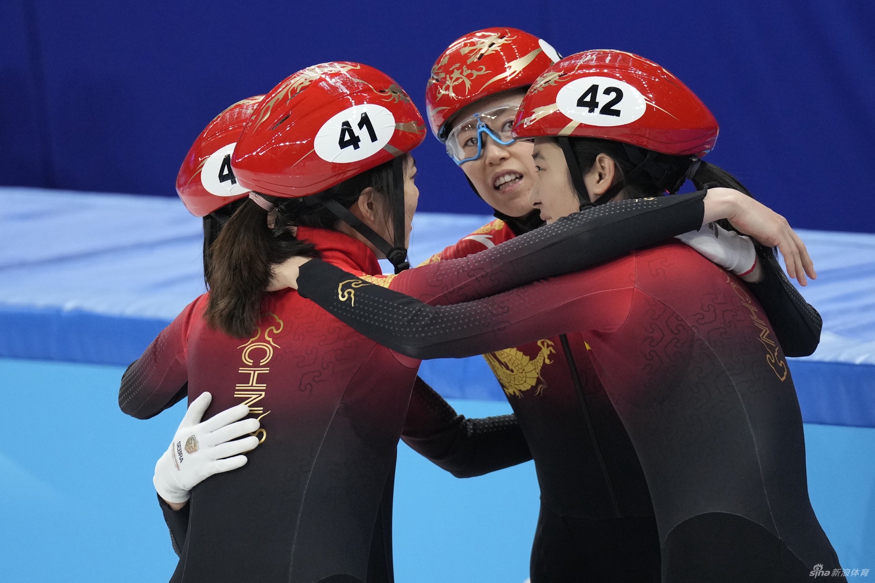 速滑女子3000米接力中国队获铜牌