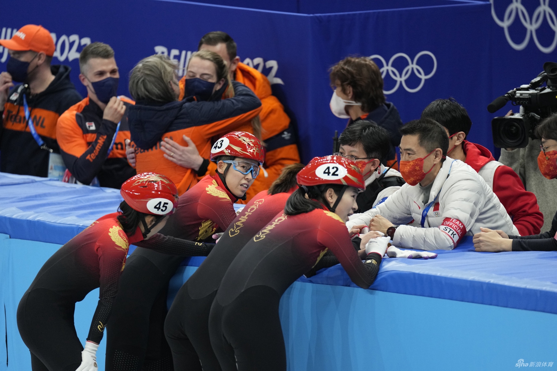 速滑女子3000米接力中国队获铜牌