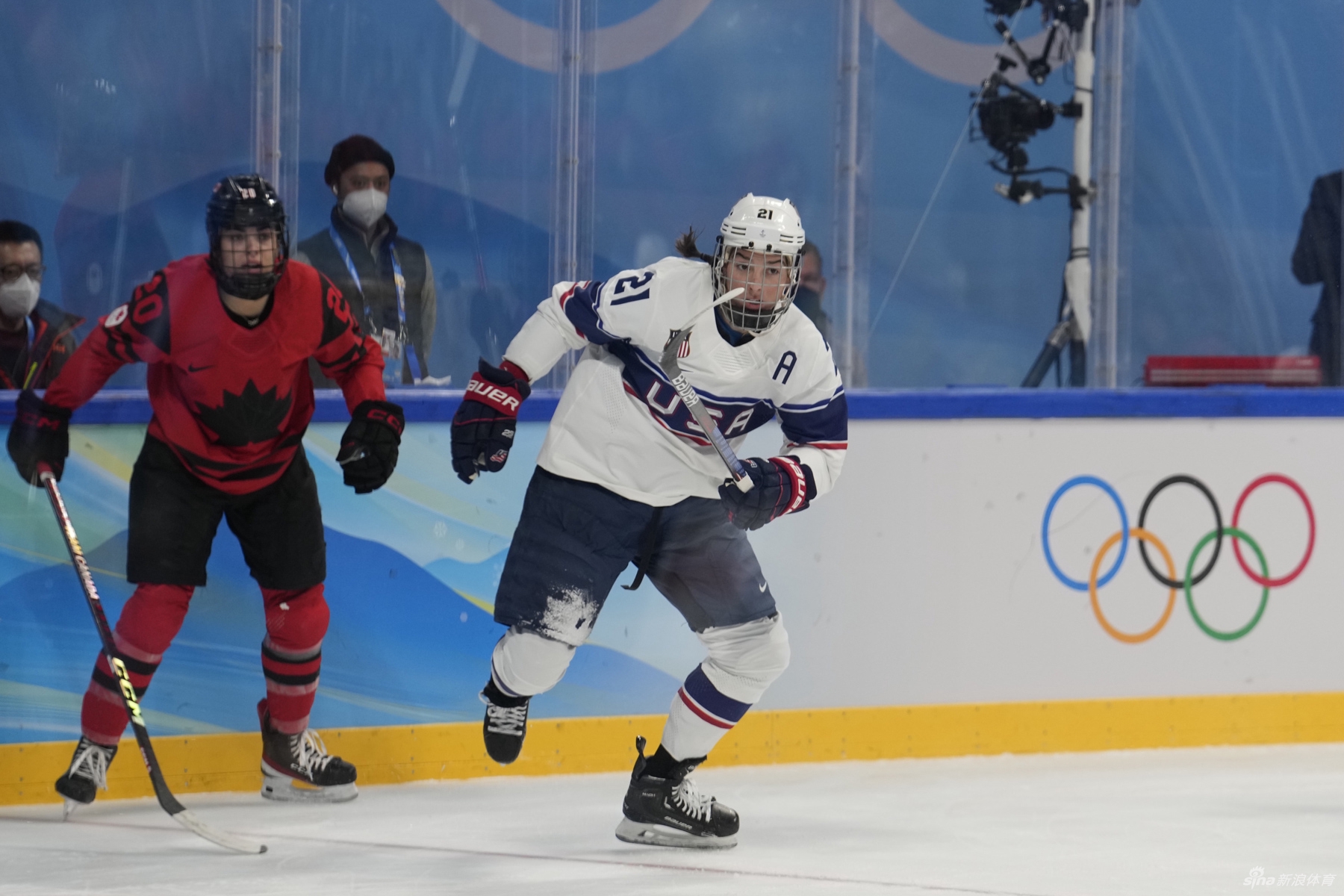 新浪直击女子冰球加拿大3-2击败美国夺冠