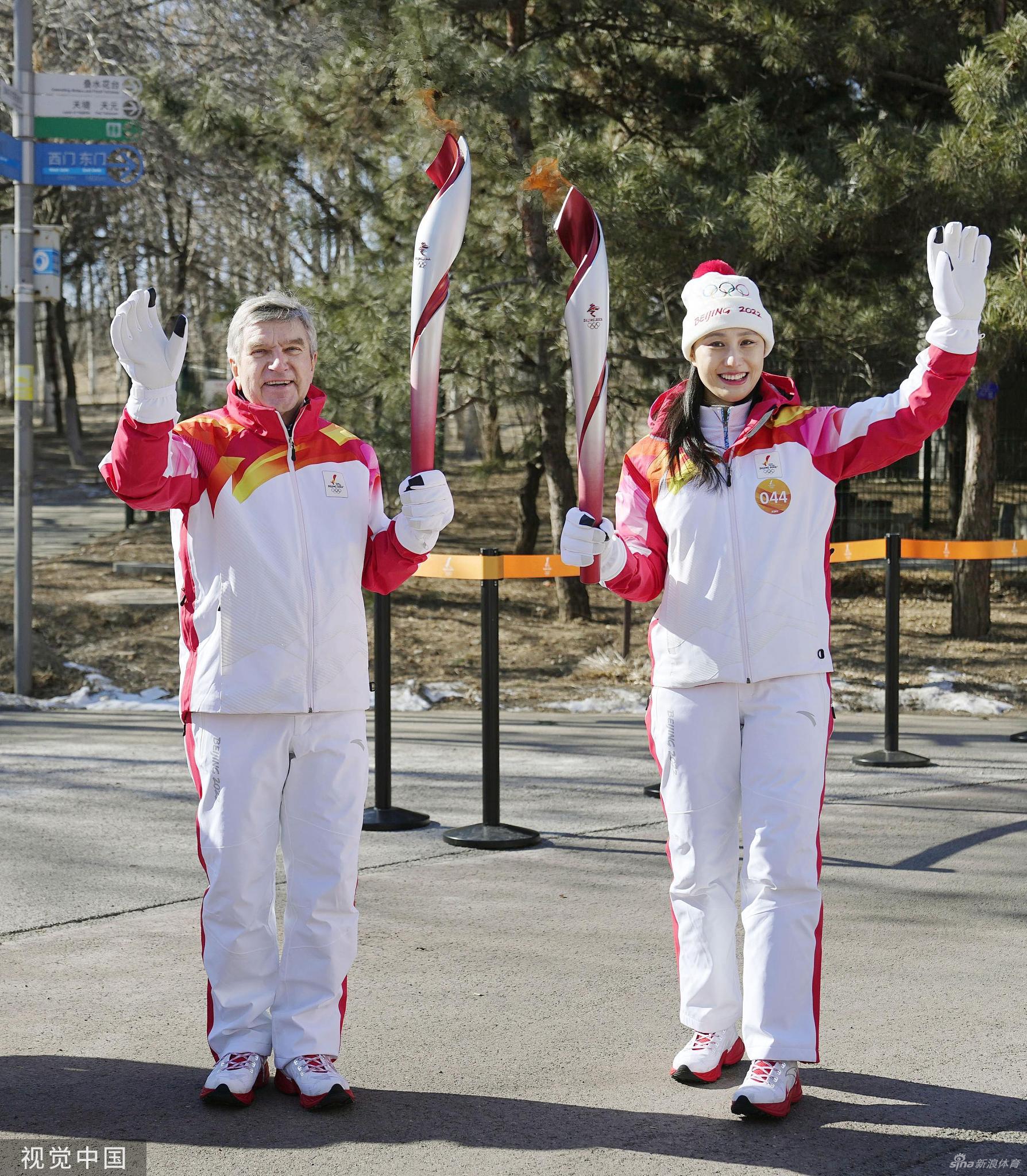 奥委会主席巴赫参加冬奥火炬传递