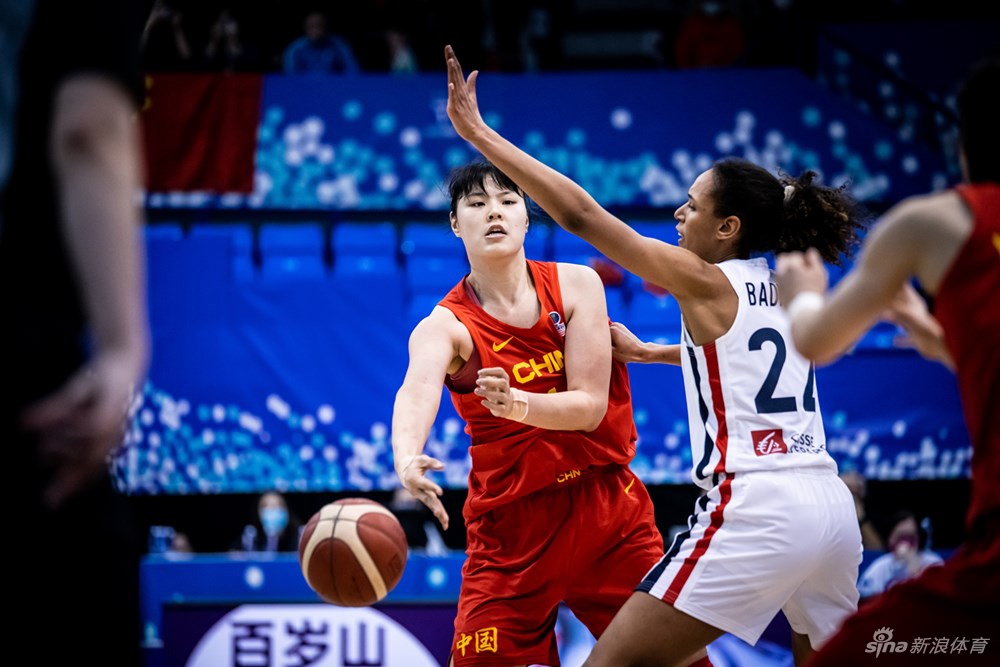 中国女篮103-70法国 3战全胜晋级世界杯