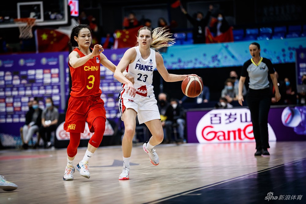 中国女篮103-70法国 3战全胜晋级世界杯
