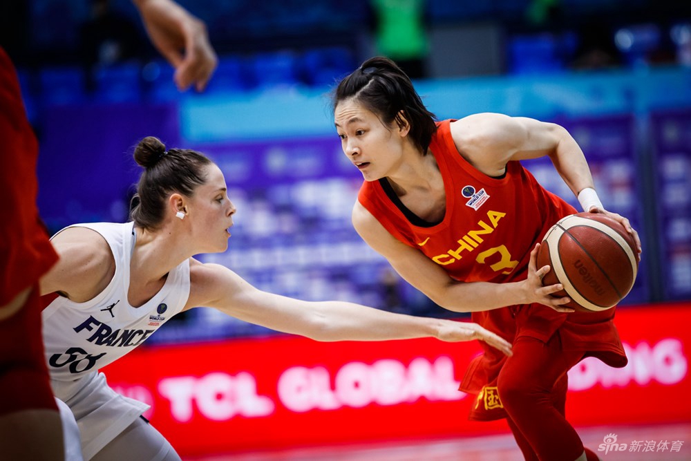 中国女篮103-70法国 3战全胜晋级世界杯