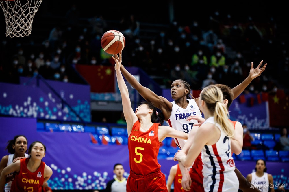 中国女篮103-70法国 3战全胜晋级世界杯