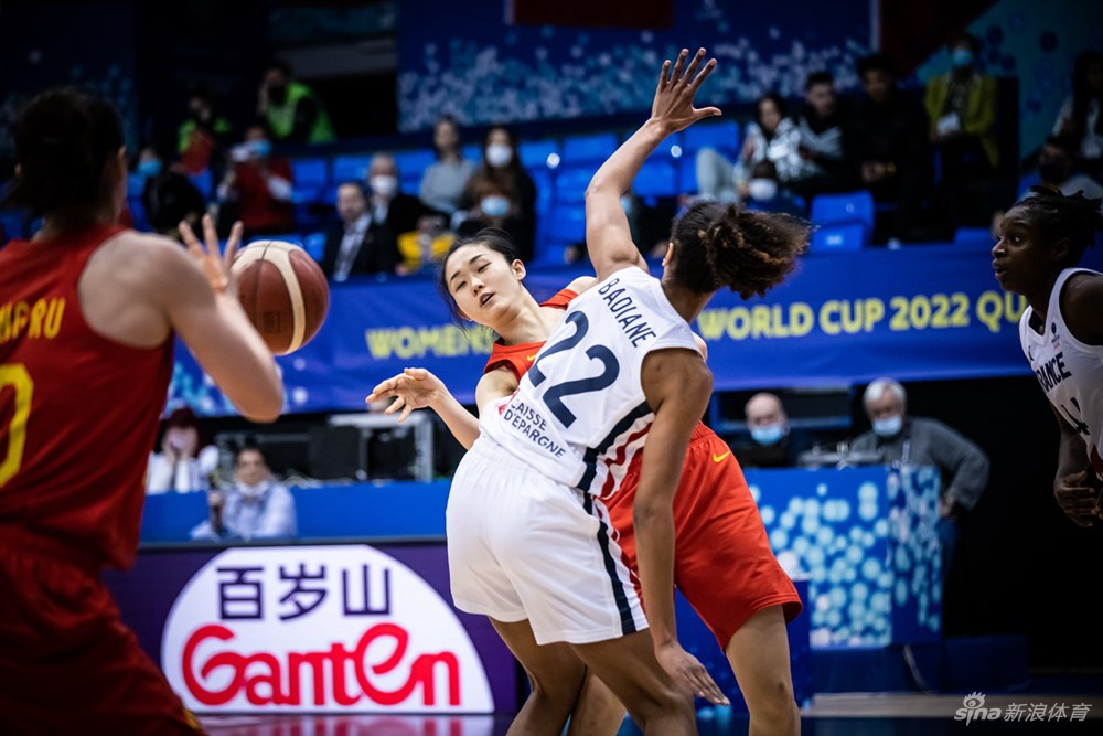 中国女篮103-70法国 3战全胜晋级世界杯