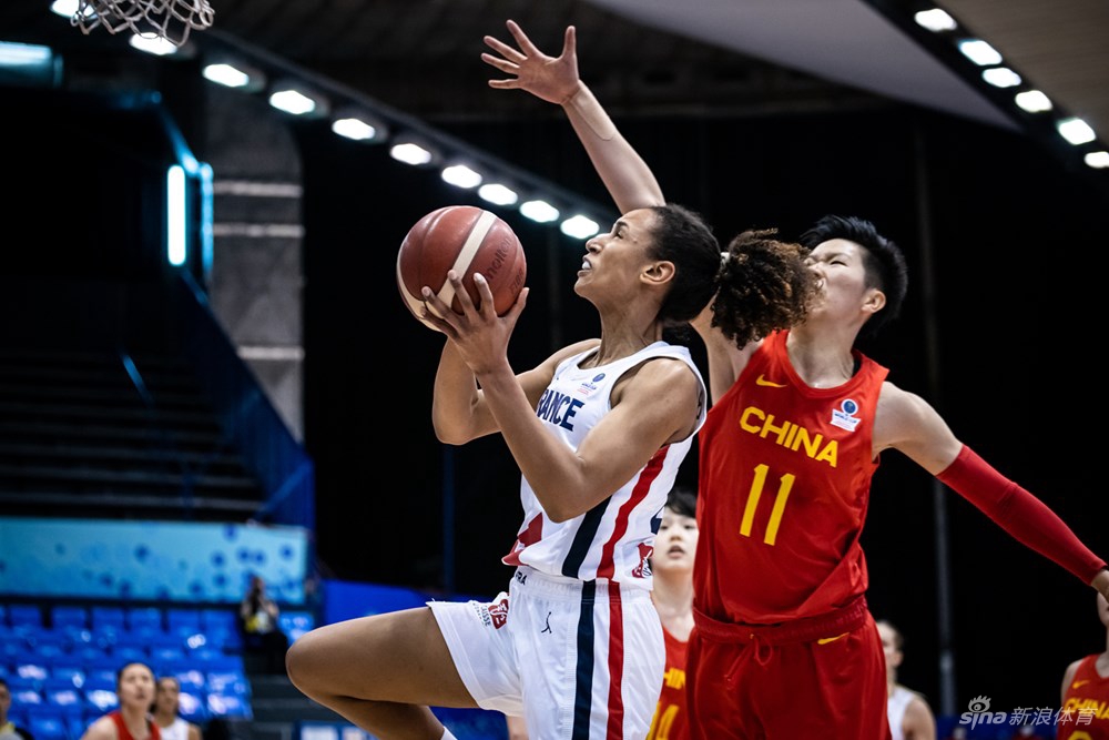 中国女篮103-70法国 3战全胜晋级世界杯