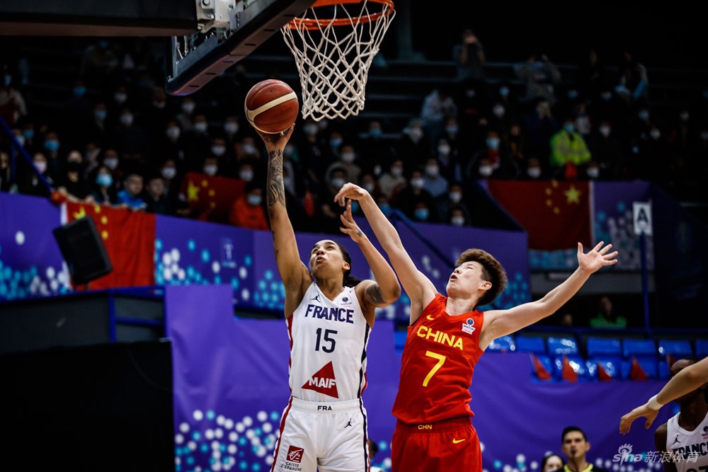 中国女篮103-70法国 3战全胜晋级世界杯