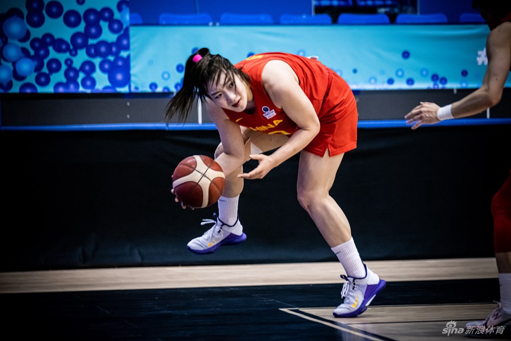 中国女篮103-70法国 3战全胜晋级世界杯