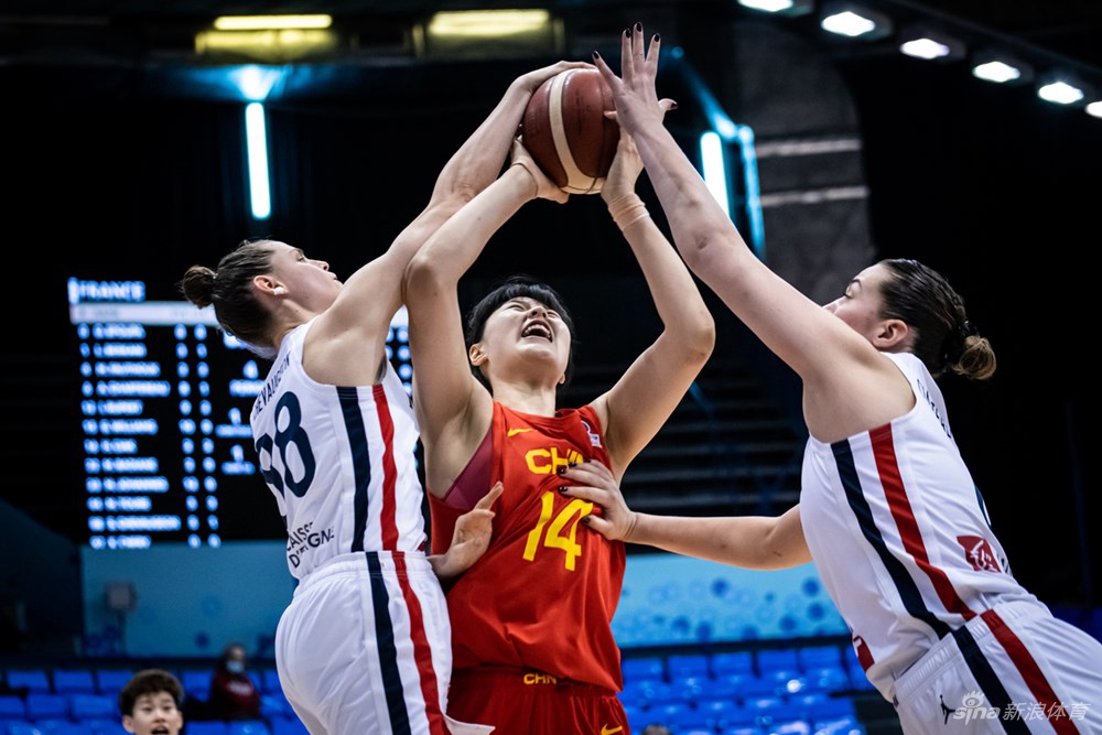 中国女篮103-70法国 3战全胜晋级世界杯