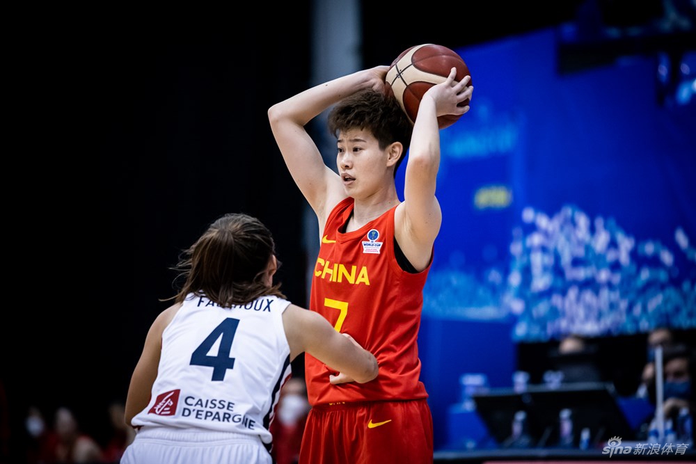 中国女篮103-70法国 3战全胜晋级世界杯