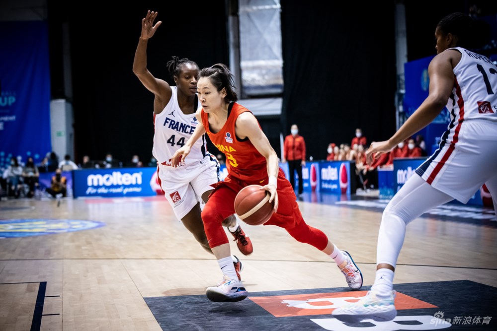 中国女篮103-70法国 3战全胜晋级世界杯