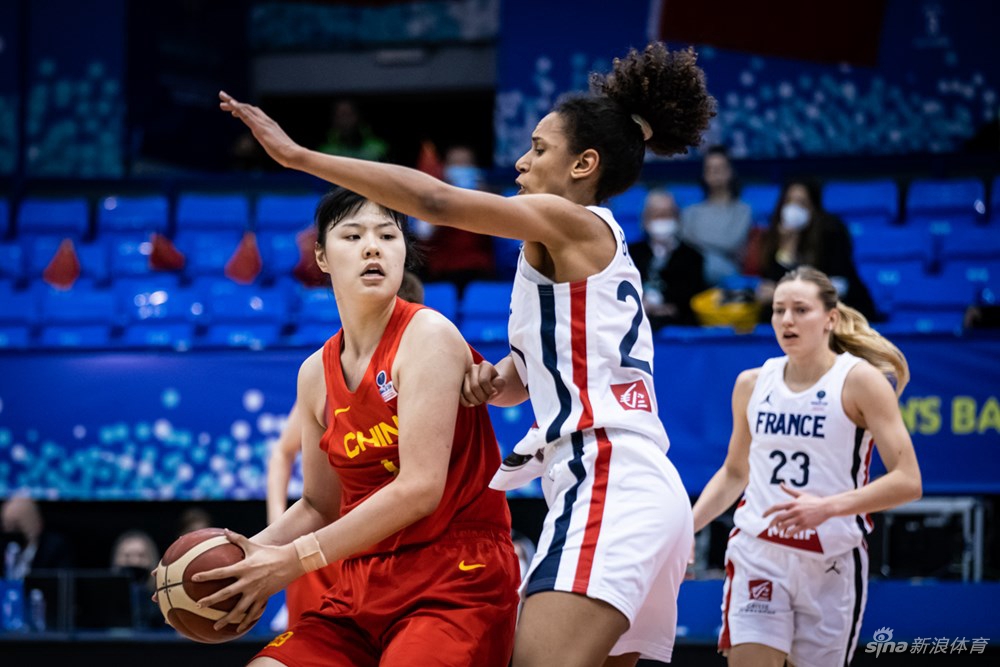 中国女篮103-70法国 3战全胜晋级世界杯