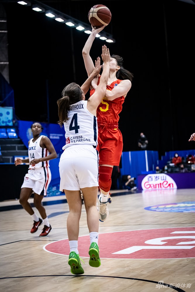 中国女篮103-70法国 3战全胜晋级世界杯