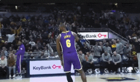 久违的霸王步！詹姆斯进球庆祝舞姿很销魂