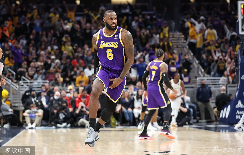 久违的霸王步！詹姆斯进球庆祝舞姿很销魂