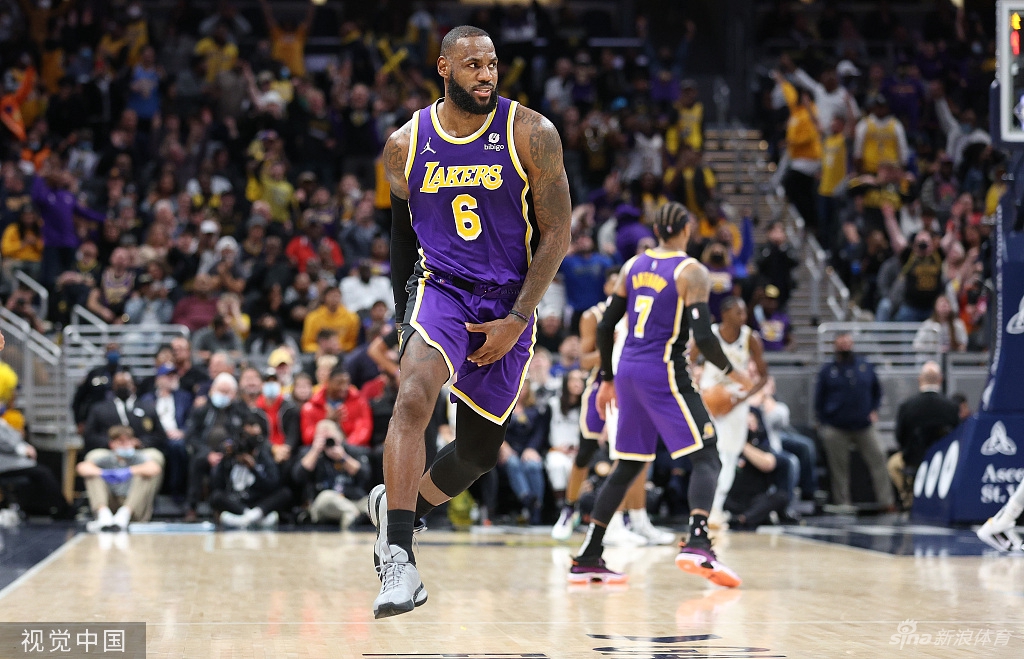 久违的霸王步！詹姆斯进球庆祝舞姿很销魂