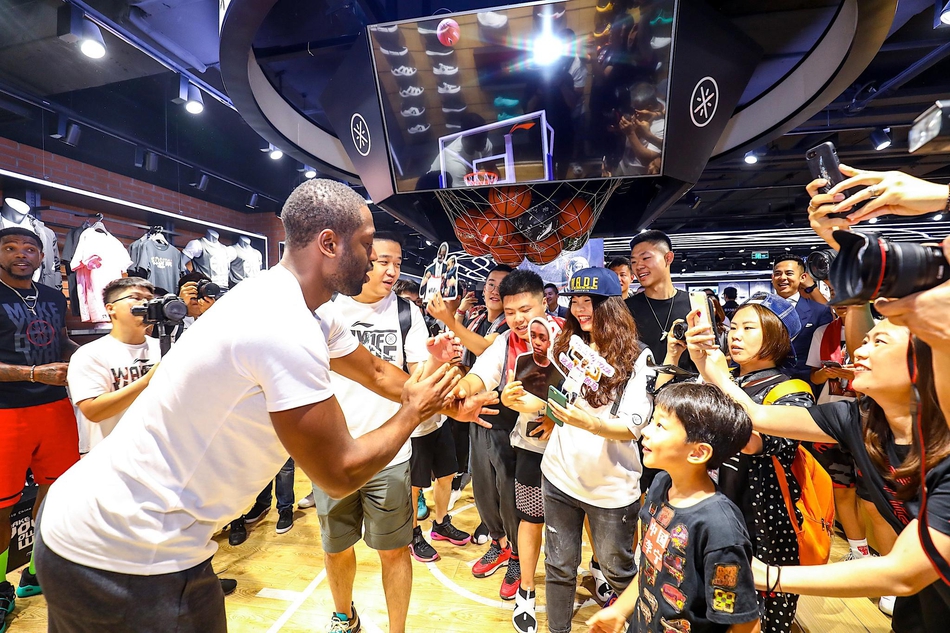 韦德与球迷互动