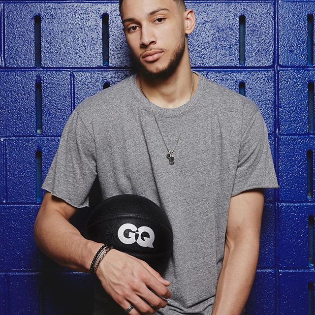 詹姆斯为杂志拍摄写真