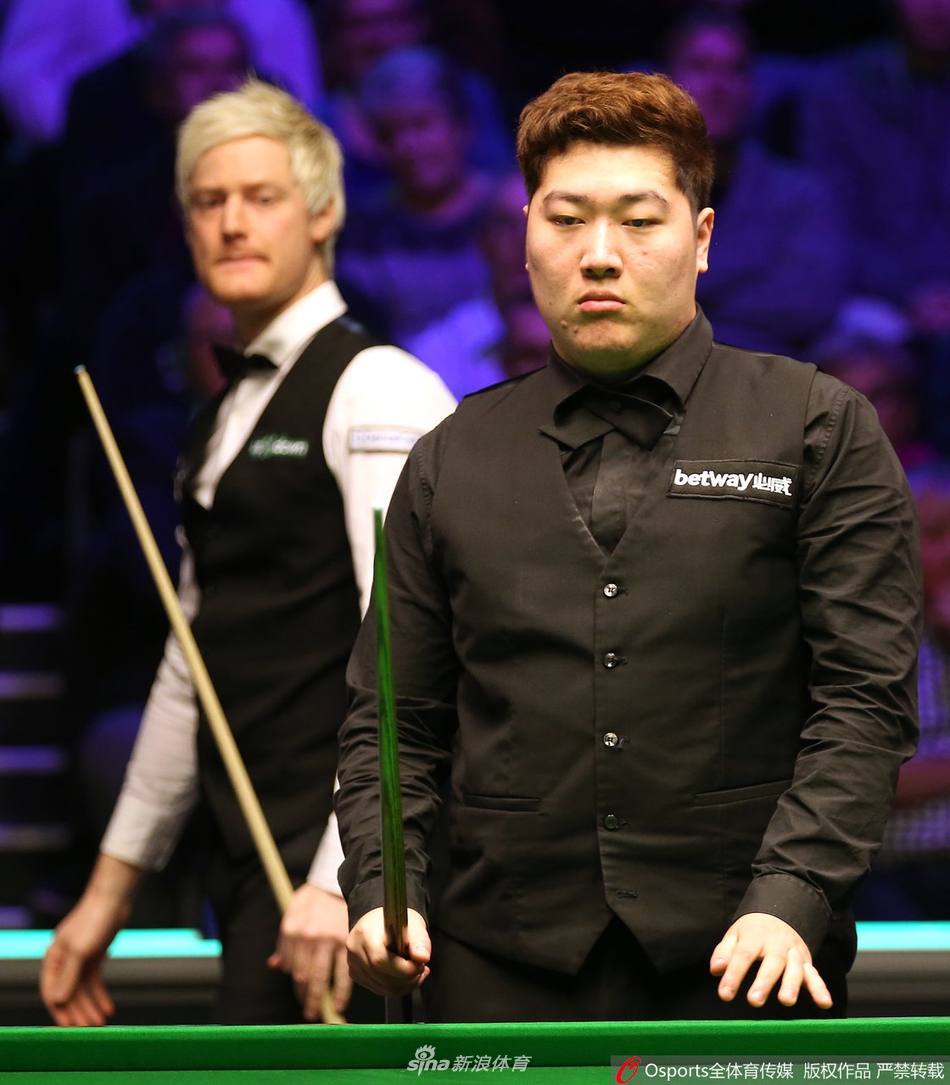 英锦赛颜丙涛6-1罗伯逊进8强