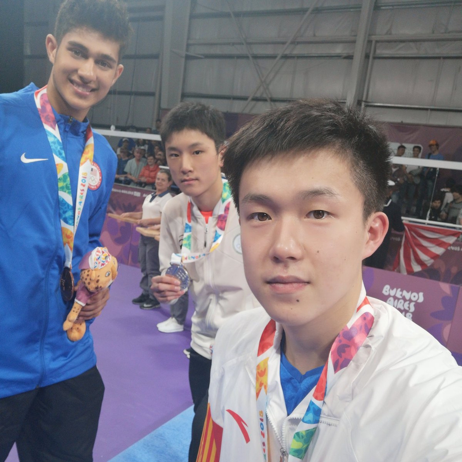 青奥会王楚钦孙颖莎摘金