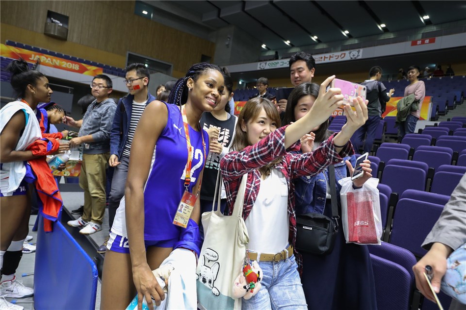 世锦赛官方大片回顾女排首秀