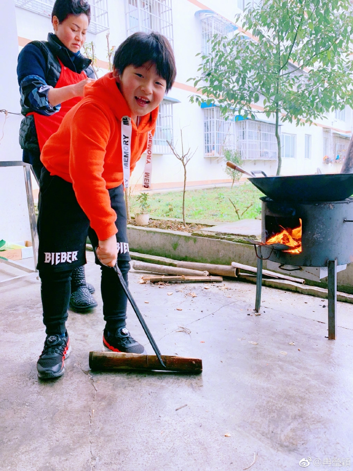 邹市明冉莹颖八周年撒狗粮