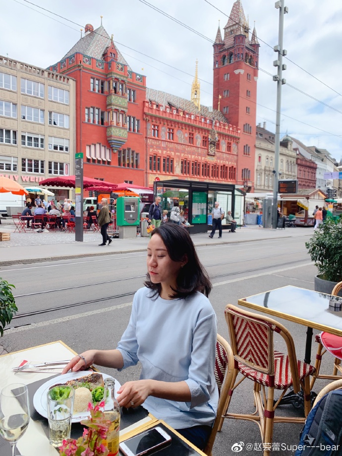 赵芸蕾生日晒和老公洪炜合影