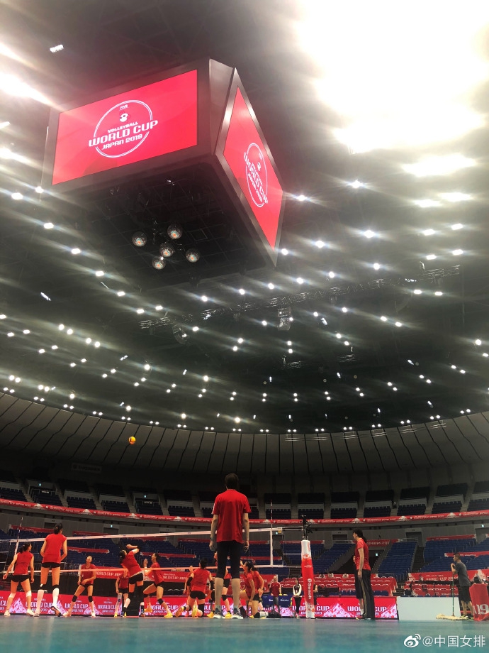 中国女排进行适应场地训练