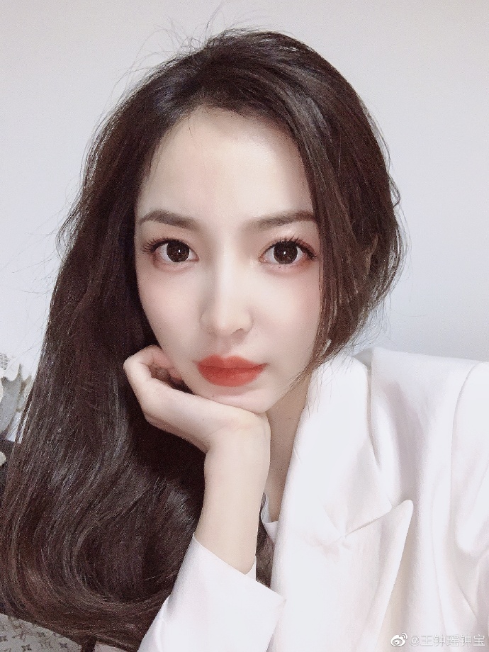 台球美女裁判旗袍秀