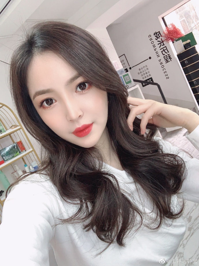 台球美女裁判旗袍秀